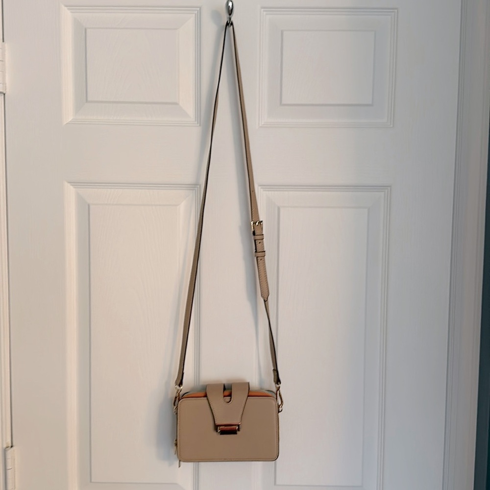 Sondra Roberts Squared Small Tan/Orange Blue Purse Excellent like-new Condition